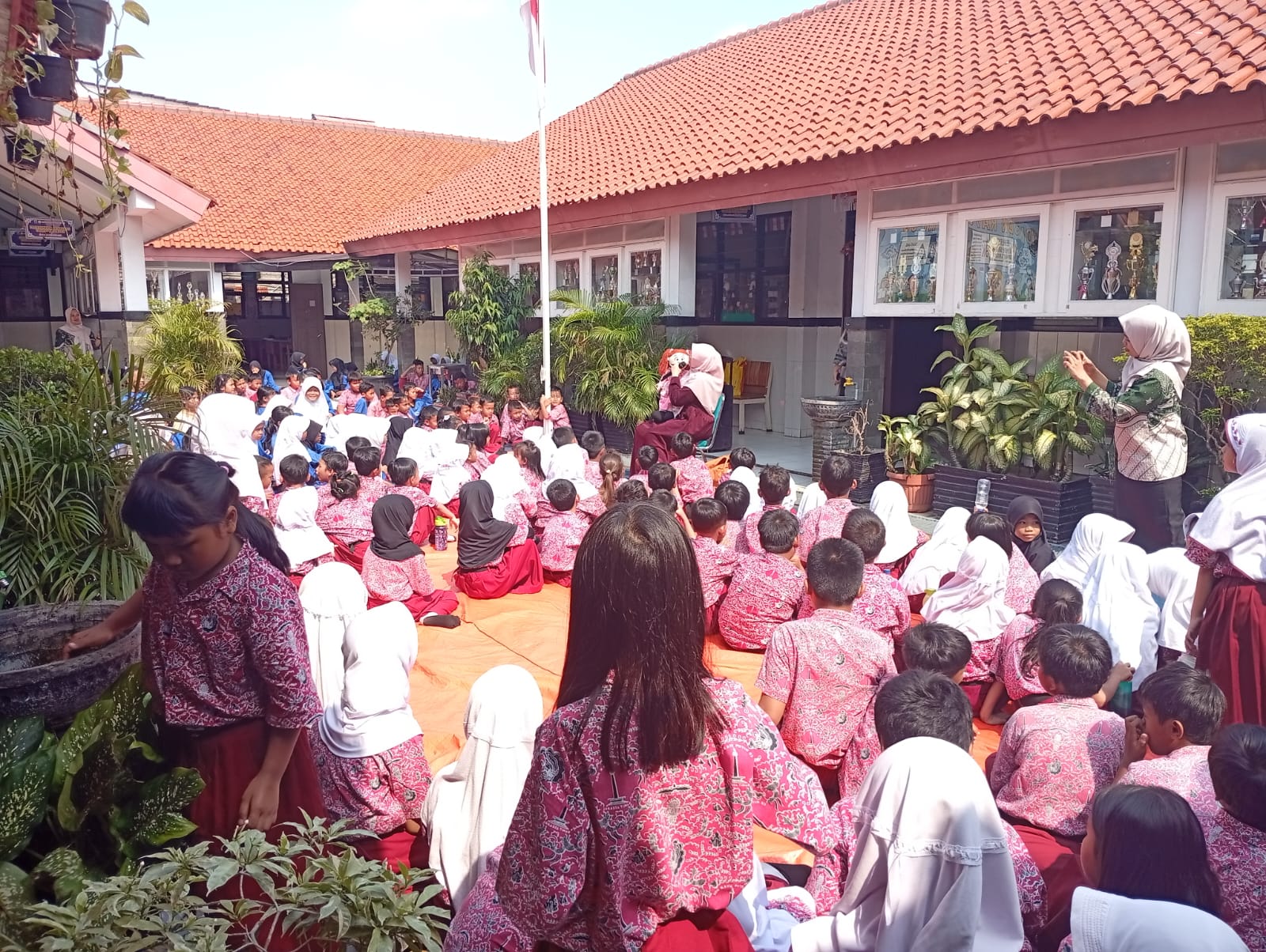 Wisata LiterAsyik Ke SDN Kayu Putih 03